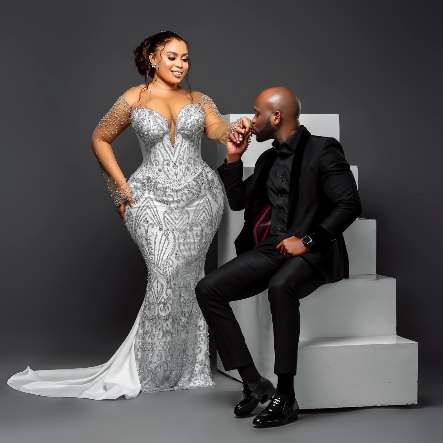 2024 Arabic Aso Ebi Plus Size Luxurious White Mermaid Wedding Dresses Beaded Crystals Sheer Neck Bridal Gowns Dress ZJ033