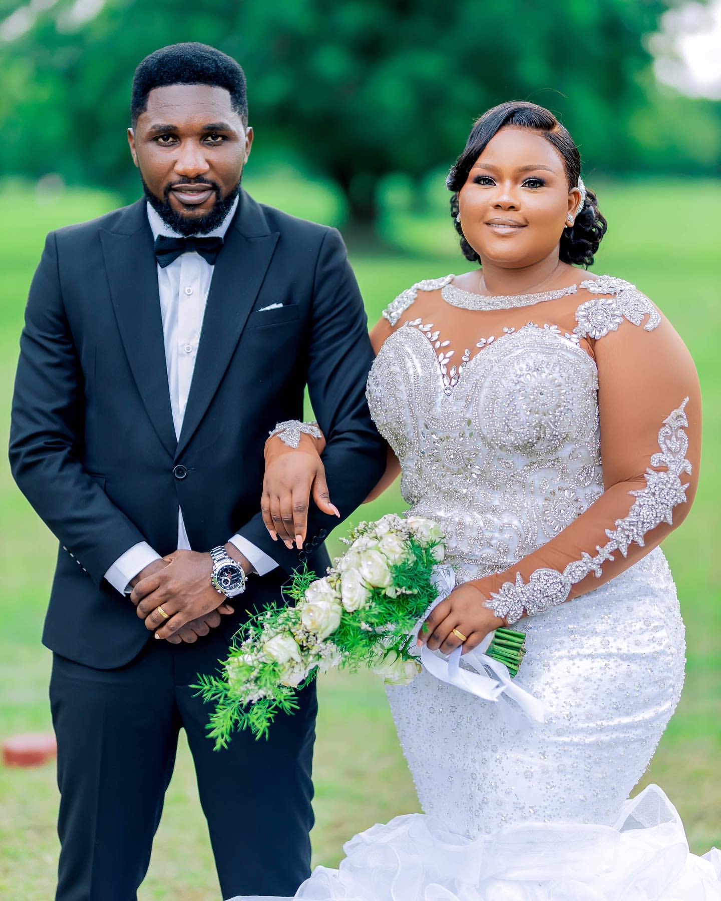 2024 Arabic Aso Ebi Plus Size Luxurious White Mermaid Wedding Dresses Beaded Crystals Tiers Organza Bridal Gowns Dress ZJ034