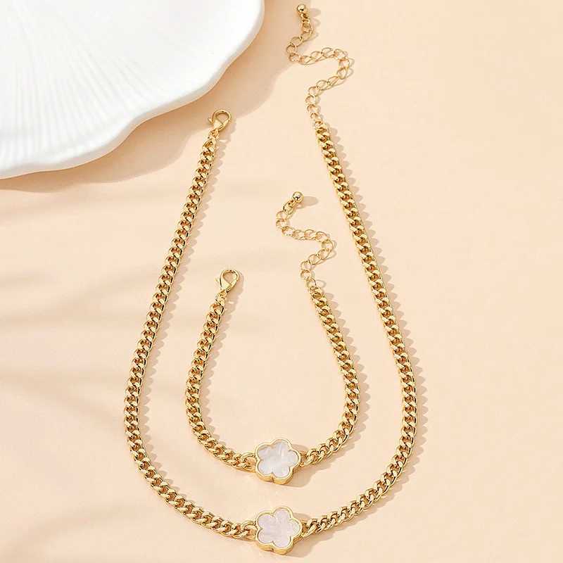 Bracelet Necklace New hot selling multi-color lucky five leaf flower pendant necklace set suitable for womens gifts fashionable jewelry and decal sets