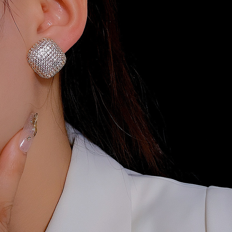 2024 Sparkg Stud Earrings Jewelry Sterg Sier Pave Emerald Lab Moissanite CZ Dia Gemstones Party Eternity Women Gold Earring Gift