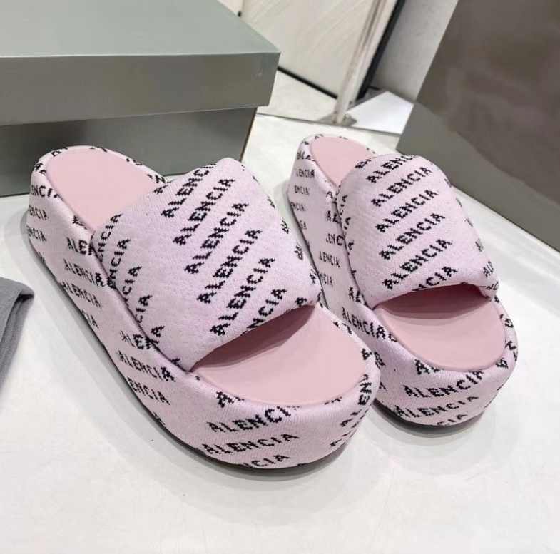 Designer Luxury Slippers Designer Womens Thick Sole Increase High Quality Slippers Rubber Sole Leather Letter Fashion Versatile Sandals Beach slippers Size 35-42