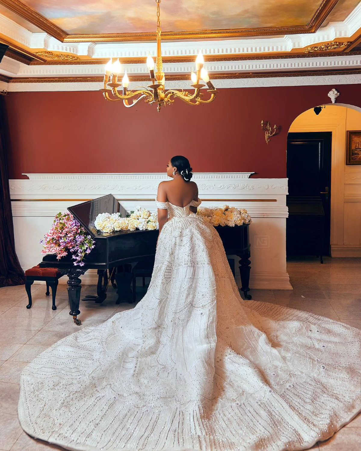 Luxury Mermaid Wedding Dresses Crystal Pearls Bridal Gowns with Detachable Train Side Split Custom Made Bride Dress Vestidos De Novia