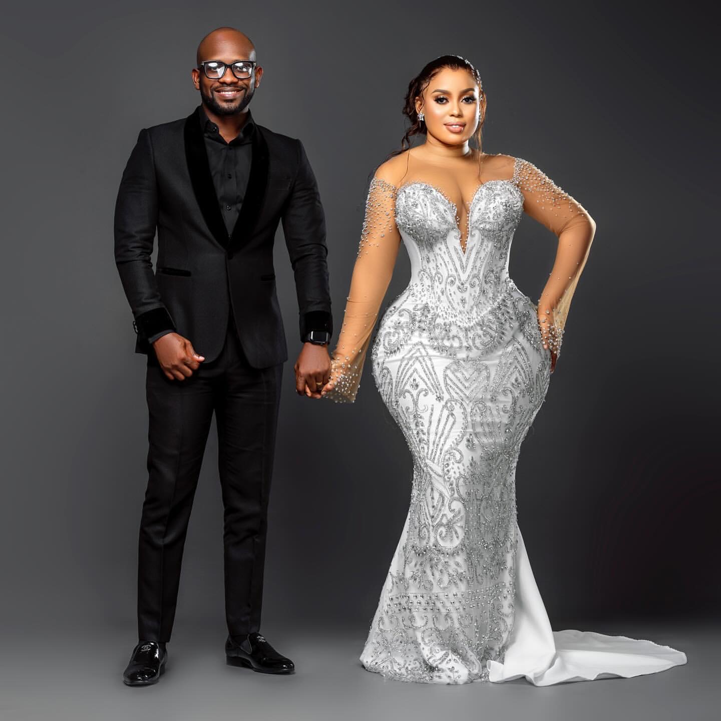 2024 Arabic Aso Ebi Plus Size Luxurious White Mermaid Wedding Dresses Beaded Crystals Sheer Neck Bridal Gowns Dress ZJ033