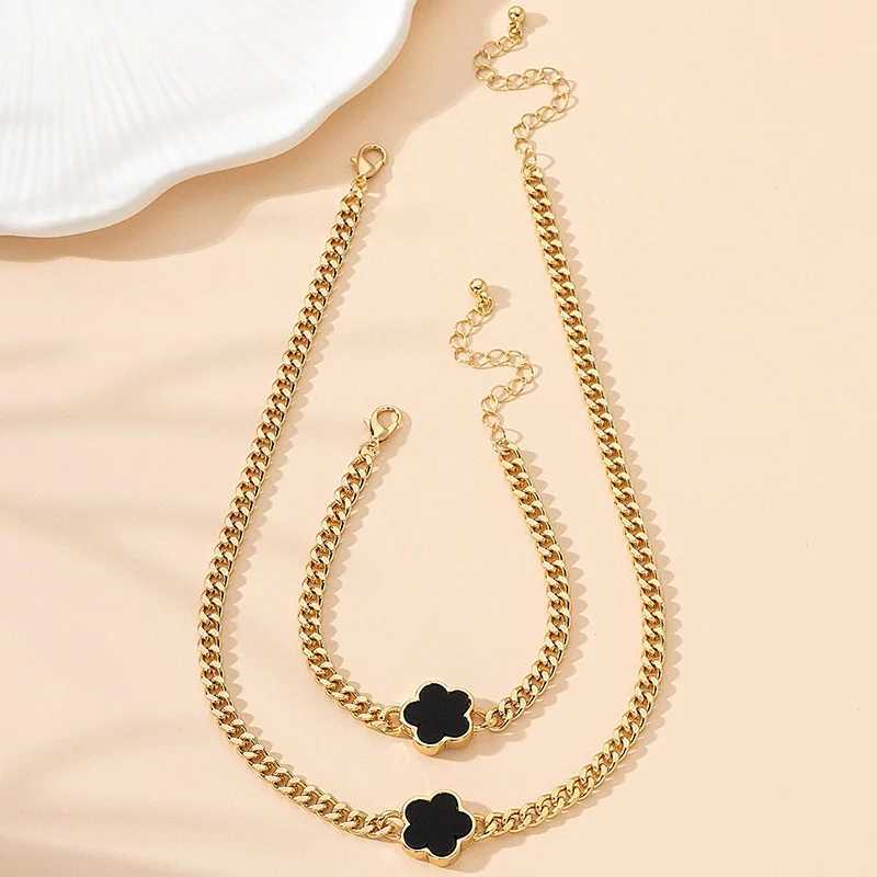 Bracelet Necklace New hot selling multi-color lucky five leaf flower pendant necklace set suitable for womens gifts fashionable jewelry and decal sets