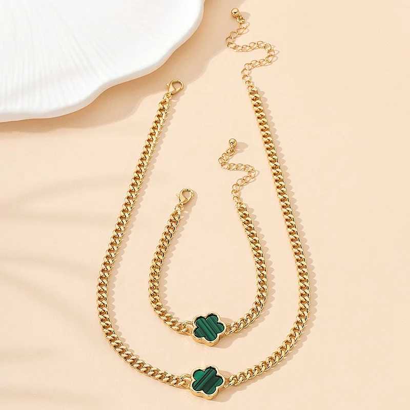 Bracelet Necklace New hot selling multi-color lucky five leaf flower pendant necklace set suitable for womens gifts fashionable jewelry and decal sets