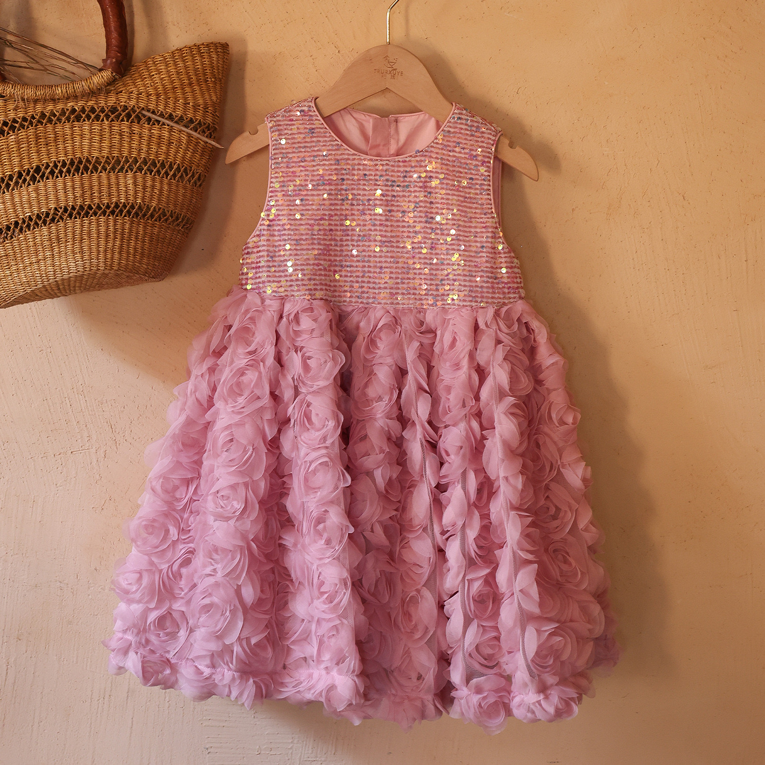 Blush rose Pink Flower Girls Dresses With sequined Lace Applique Beaded Jewel Neck Sleeveless Little baby Girl Princess Party Ball Gown birthday Pagea
