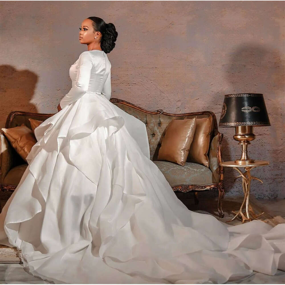 With Vintage Long e Sleeves A Dresses V Neck 2021 Tiered Skirt Satin Ruffles Organza Sweep Train Plus Size Wedding Gown Vestido Estido