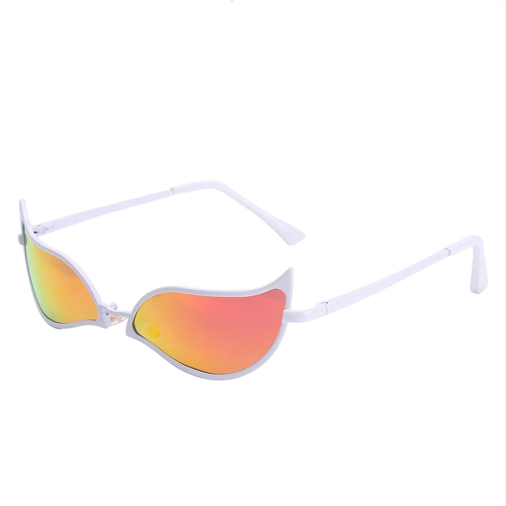 One Piece Donquixote Doflamingo Cat Eye Sunglasses for Men Women Fashion Vintage Funny Cosplay Alloy Sun Glasses Unisex Eyewear 240423