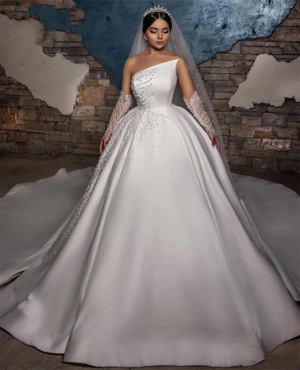 Elegant Satin Wedding Dress 2204 Pearls Detailed Ball Gown Bride Dresses Strapless Long Chapel Train Plus Size White Bridal Gown Vestidos De Noivas