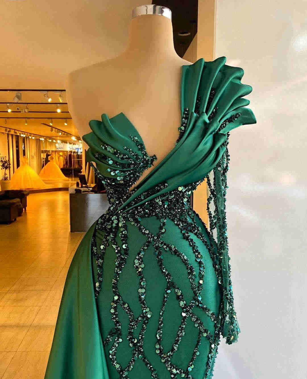Sparkling Mermaid Prom Dresses V Neck One Shoulder Long Sleeve Sweep Dress Lace Appliques Sequins Celebrity Evening Dresses Plus Size Custom Made L247
