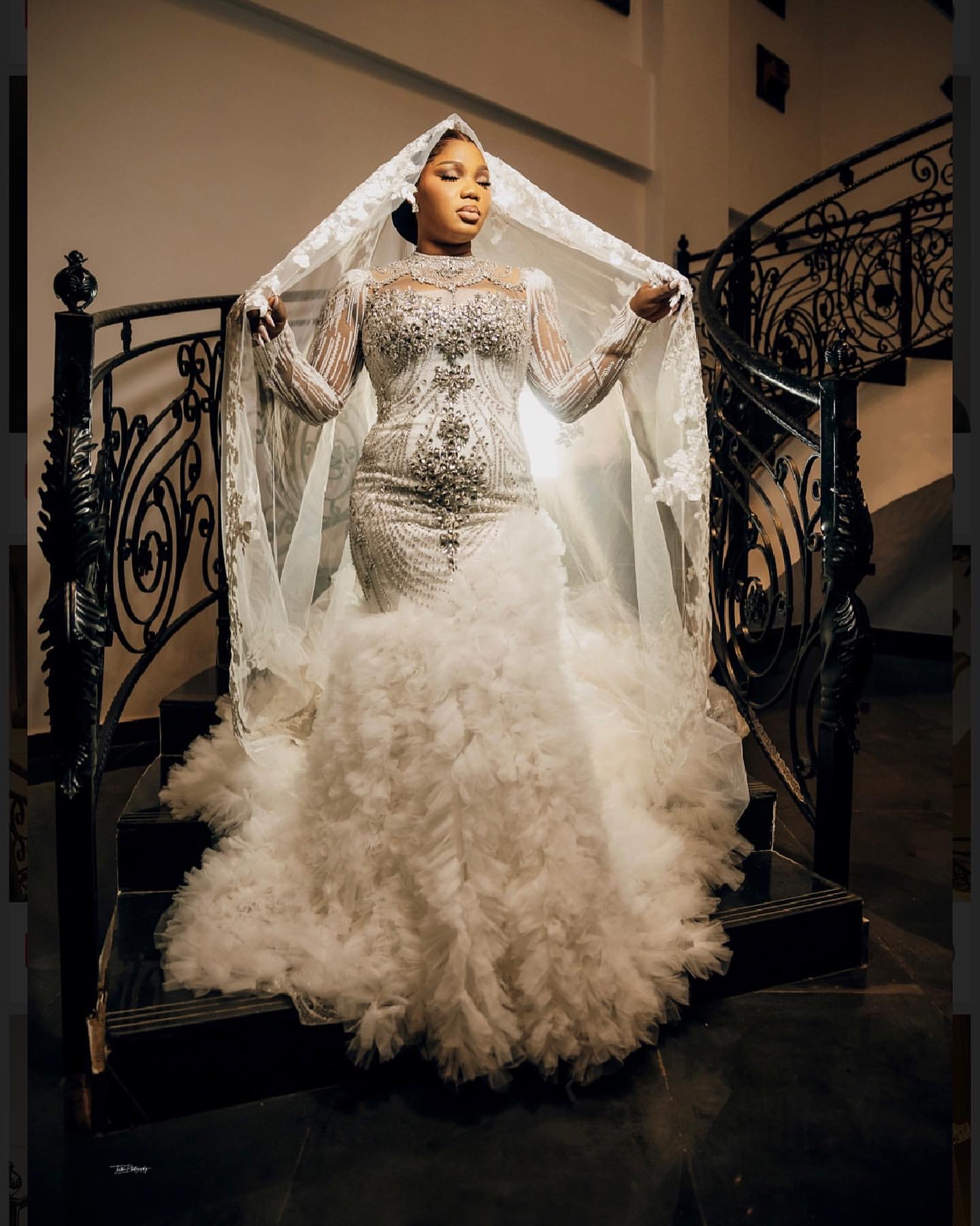2024 Arabic Aso Ebi Plus Size Mermaid Crystals Wedding Dresses Sheer Neck Tiers Tulle Bridal Gowns Dresses ZJ202