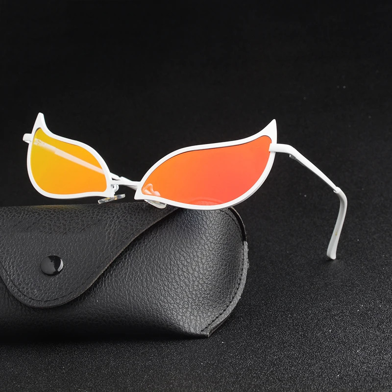 One Piece Donquixote Doflamingo Cat Eye Sunglasses for Men Women Fashion Vintage Funny Cosplay Alloy Sun Glasses Unisex Eyewear 240423