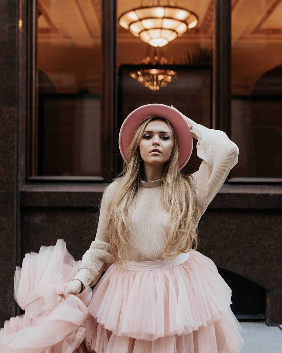 Fashion Prom Capped High Neck Long Sleeve Sweep Train Design Lace Ruffles Tiered Peplum Ball Gown Celebrity Evening Dresses Plus Size Custom Made L246