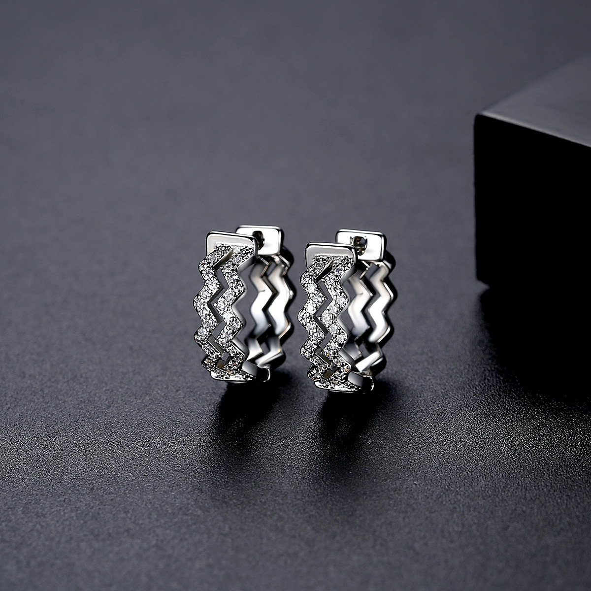 Designer Earrings for Women New Double Row Diamond Copper Set Zircon Creative Ripple Fashion Party Wedding Jewelry Free Shipping