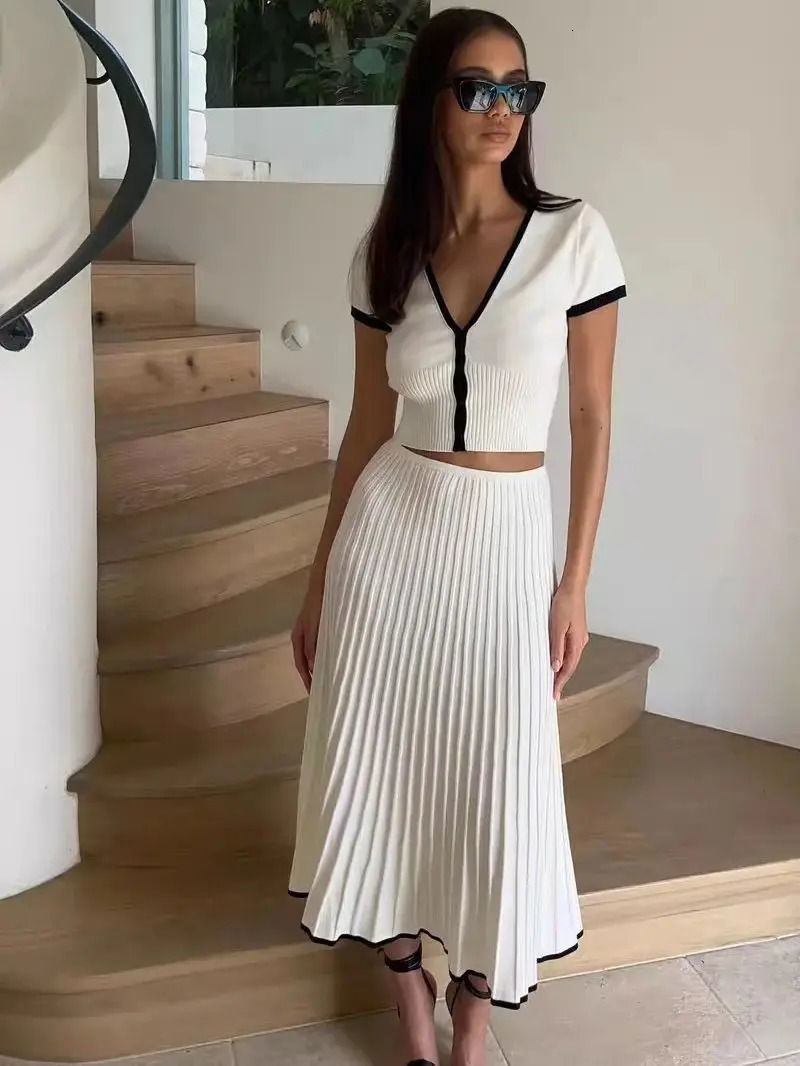 Summer Knit Patchwork 2 Pieces Sets Women Crop Top Long Aline Skirts Matching Suit Knitwear Slim Fit Pleated Skirt Outfits 240423
