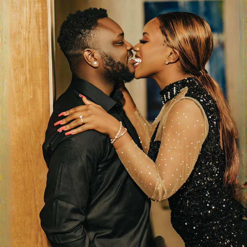 2024 Arabic Prom Dresses Black Beaded Crystals High Neck Sequined Lace Long Sleeves Evening Dress Mermaid Side Split Formal Party Gowns 0513