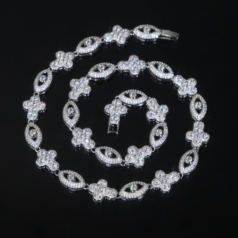 2024 New Arrived Fashion Eye Cross Necklaces Full Paved Iced Out Bling CZ Charm Link Choker Hip Hop Jewelry for Men Boy