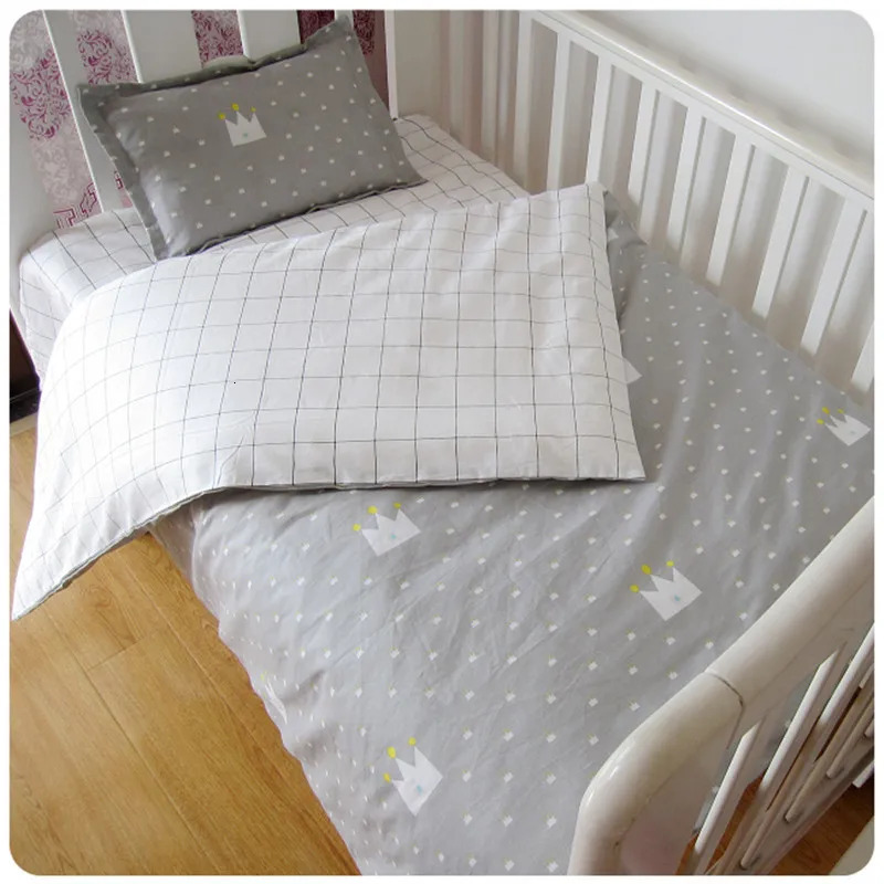 3 Pieces Baby Bedding Set Cotton Crib Bed Linen Kit Cute pattern Includes Pillowcase Bed Sheet Duvet Cover Without Filler 240429