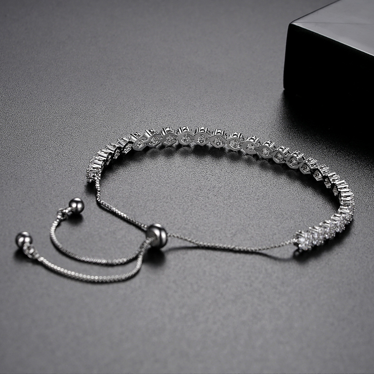 Designer Full Diamond Flower Bracelet for Women Brass AAA Zircon Pull Adjustable Party Daily Wedding Jewelry Free Shipping H260202