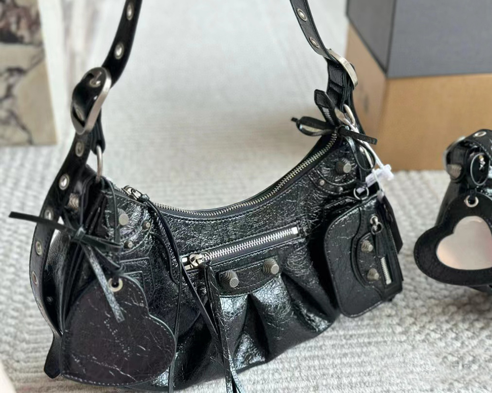 Womens Designer Shoulder Bags High Quality Lambskin with Piercing and Aged-silver Hardware Motorcycle Bag Fashion Mens Ladies Crossbody Bags