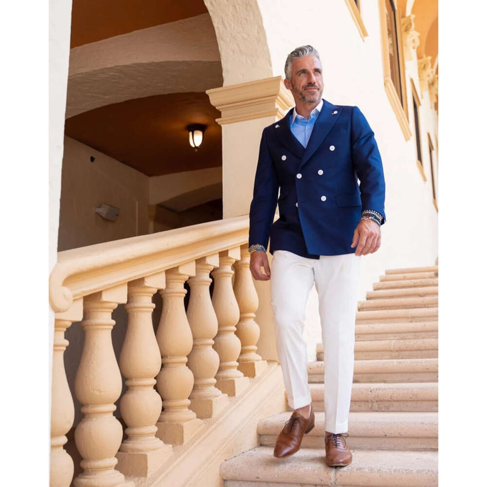 Tuxedos Blue Peaked 2 Pieces Navy Wedding Classic Lapel Double Breasted Pockets Customize Coat White Pants Fashion Formal Prom Ocns Tailored Exquisite
