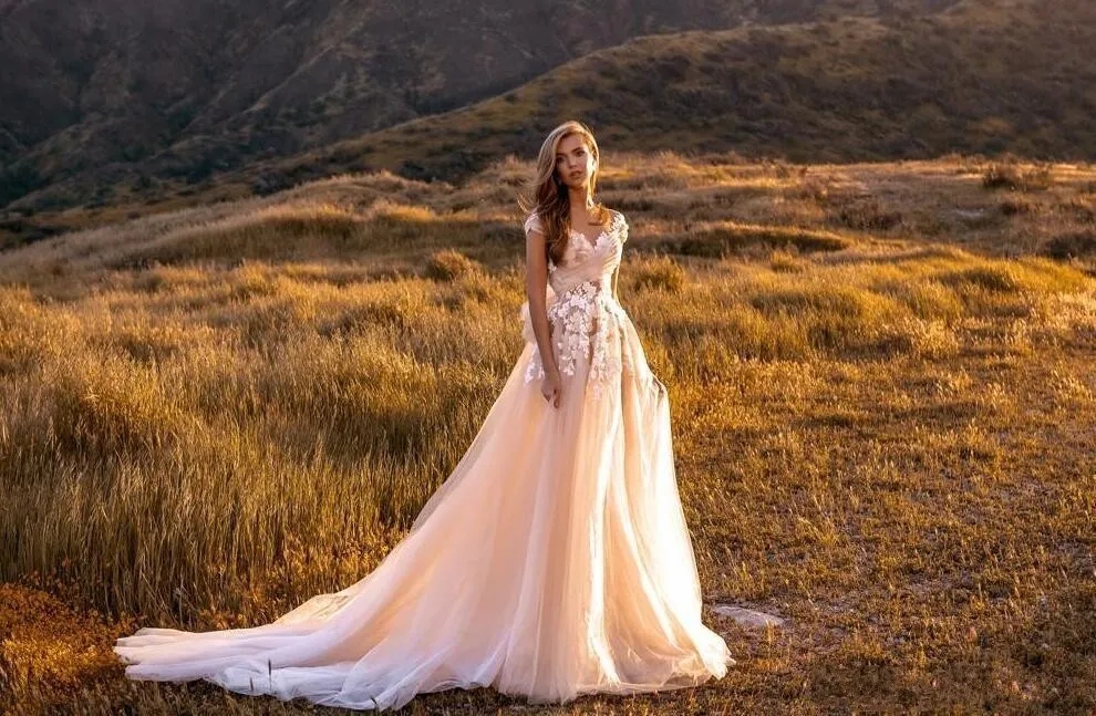 Elegant Open Back Wedding Dresses gowns 2024 Capped Sleeves Lace Appliques Summer Garden Boho Tulle Bridal Gowns With Train