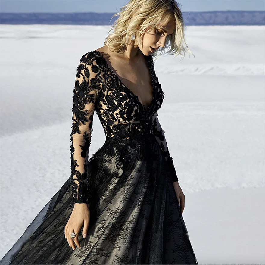 Sexy V Neck Black Lace Appliqued Long Sleeves Tulle Wedding Dresses Sweep Bride Dress Bridal Gown