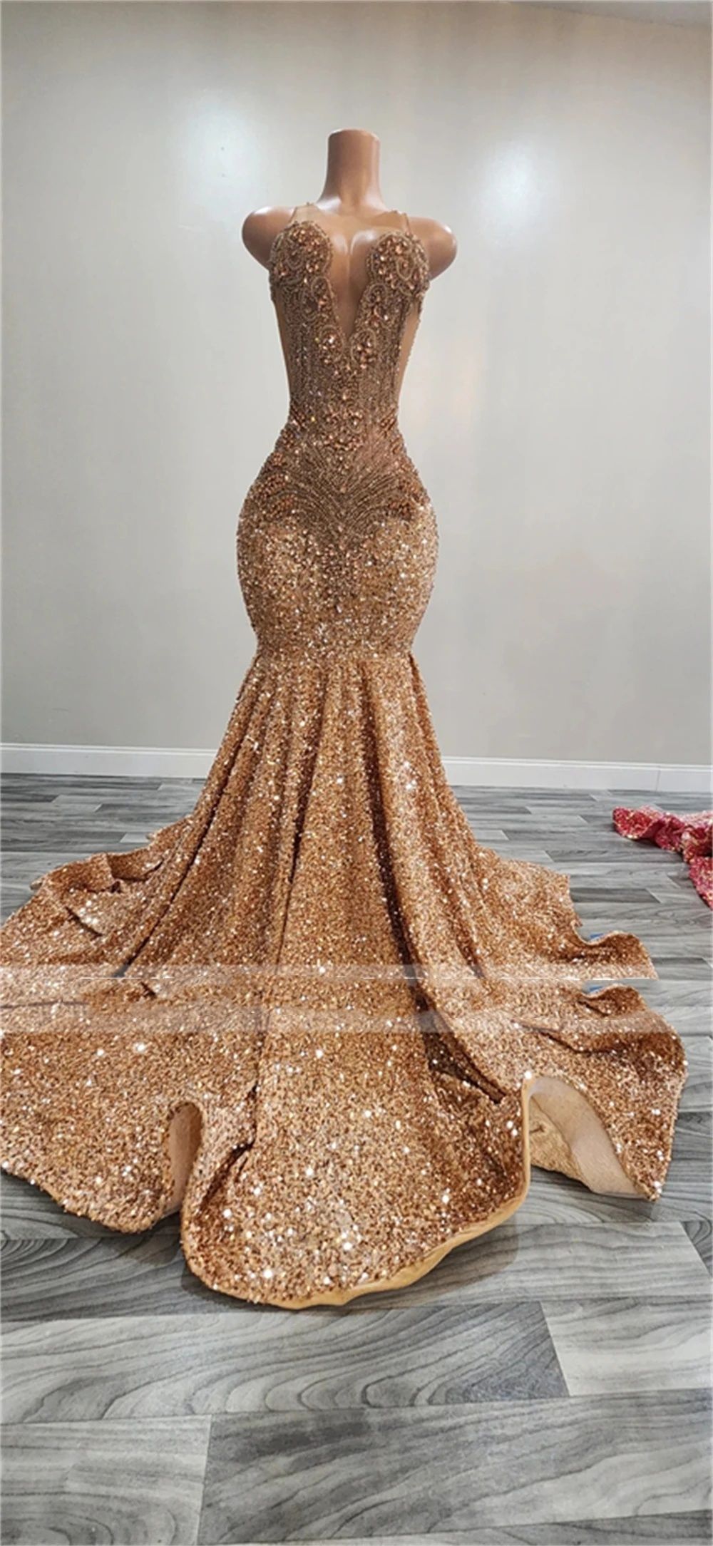 2024 Sexy Prom Dresses Jewel Neck Illusion Sequined Lace Sequins Gold Crystal Beads Sleeveless Mermaid Evening Party Gowns Special Ocn Wears Open Back