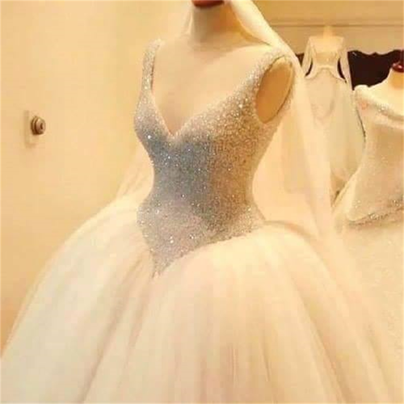 Crystals Beaded Princess Wedding Dresses V-Neck Straps Luxury Bridal Gowns Sleeveless Gorgeous Ivory Tulle Ball Gown Floor Length Vestido De Novia
