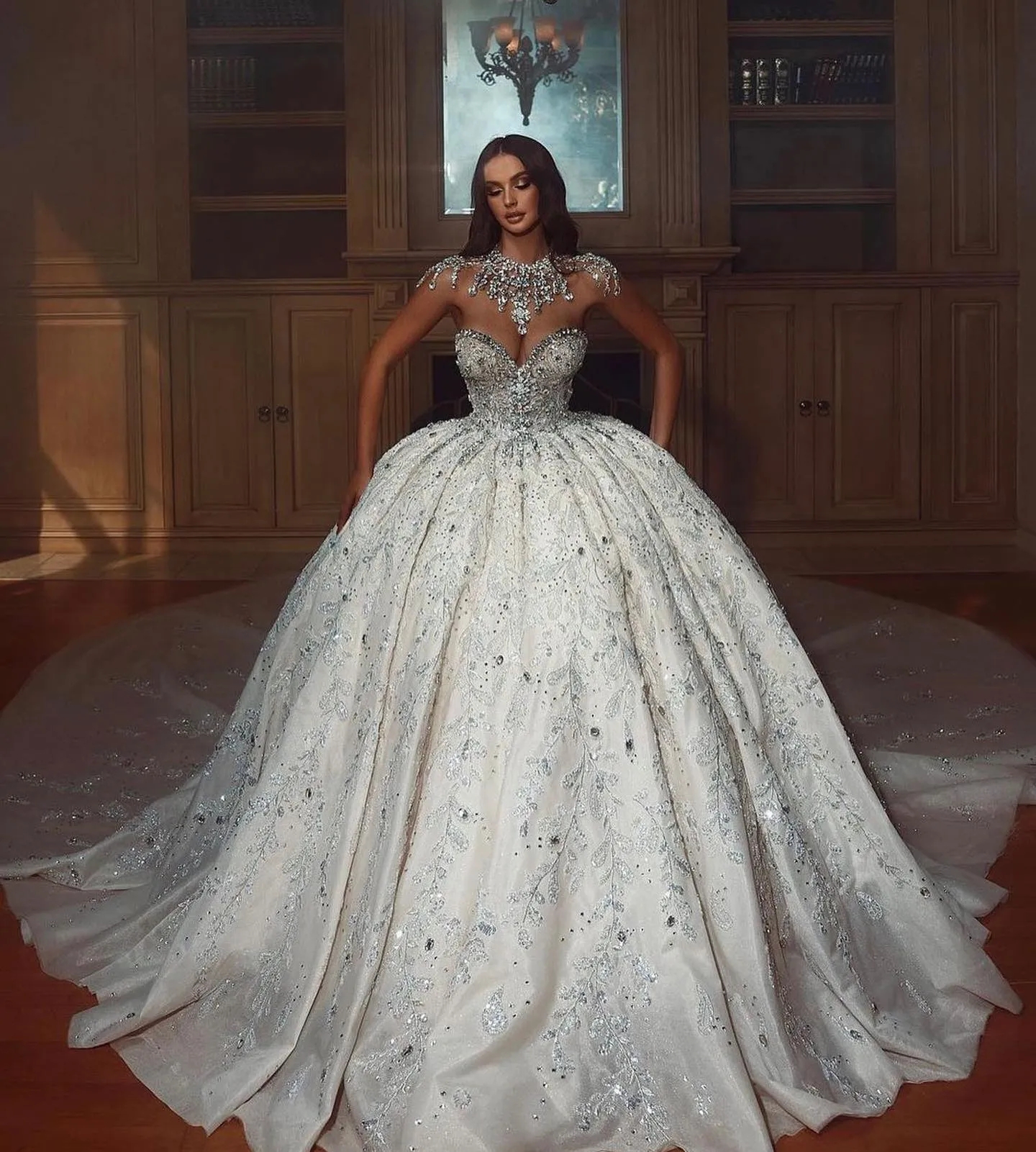 Crystal Ball Gown Dresses Sweetheart Beads Wedding Dress Rhies Vintage Designer Bridal Gowns 6660312