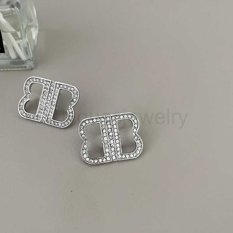 Designer Luxurys Brand Stud Earrings Womens Designer Gold Silver Diamond Earring Jewelry Ladies Fashion Letter B Hoop Dangle Earings Rings 2302171BF