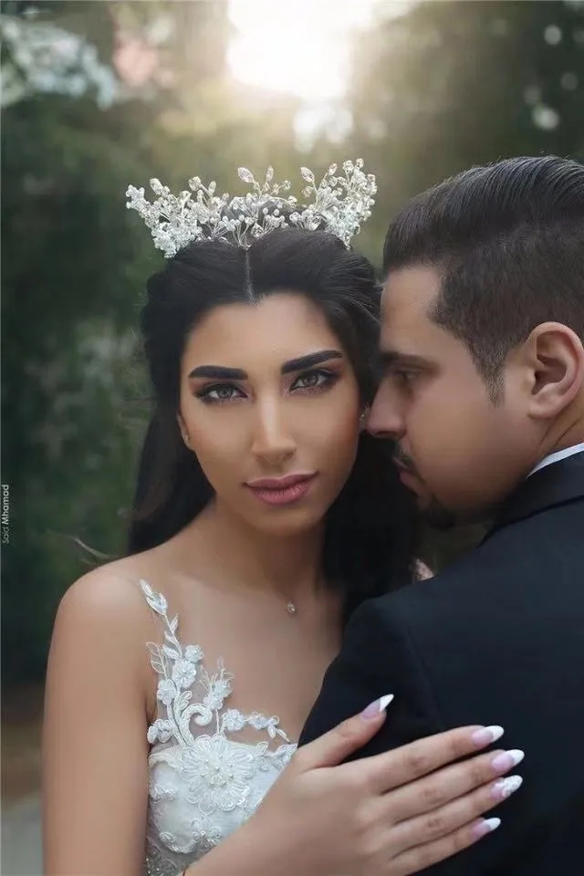 Luxury Dubai Pearls Lace Ball Gown Wedding Dresses For Bride Sexy Sleeveless Backless Straps Floor Length Wedding Gowns Beaded Appliques Garden Bridal