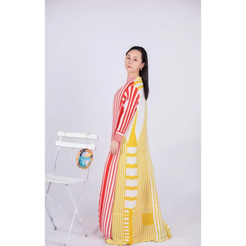 Miyake Pleated Stripe Dress Fashion Relaxed Party Temperament Long Dresses Spring and Summer Elegant Women Clothing 240429