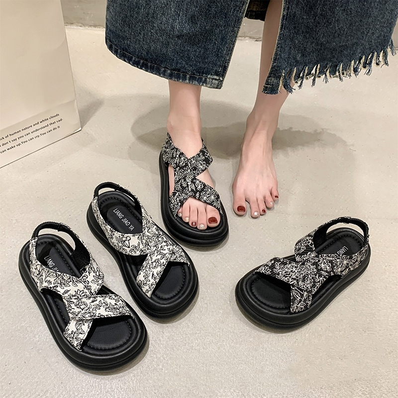 Summer Internet Red New 2024 Thick Sole Outerwear Sandals for Women's Breathable Fashion Versatile Lhshoe