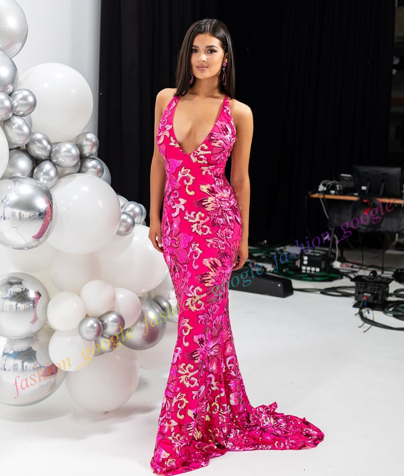 Long Fitted Formal Party Dress V-Neck Iridescent Sequin Floral Sheath Celebrity Pageant Prom Evening Event Special Occasion Met Gala Red Carpet Runway