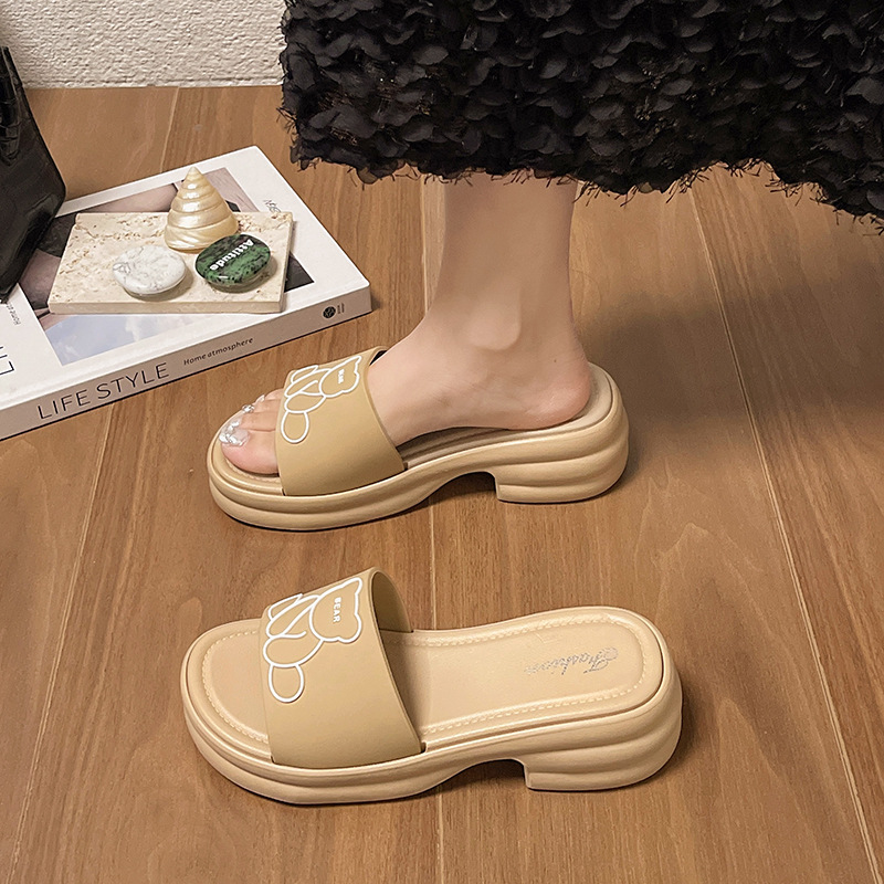 Thick 2024 Pine New Sole Cake Slope Heel Women Fashionable and Versatile for Women's Outwear Summer One e Slippers Lhshoe 's Slipprs Lhsho