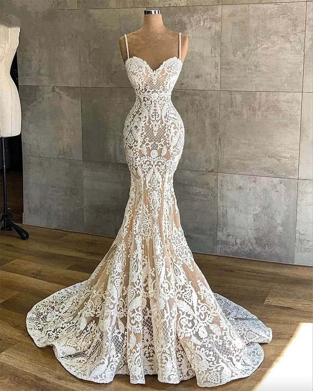 2024 African Mermaid Wedding Champagne Spaghetti Straps Illusion White Lace Appliques Sleeveless Bride Dresses Bridal Gowns Plus Size Sweep Train 0509