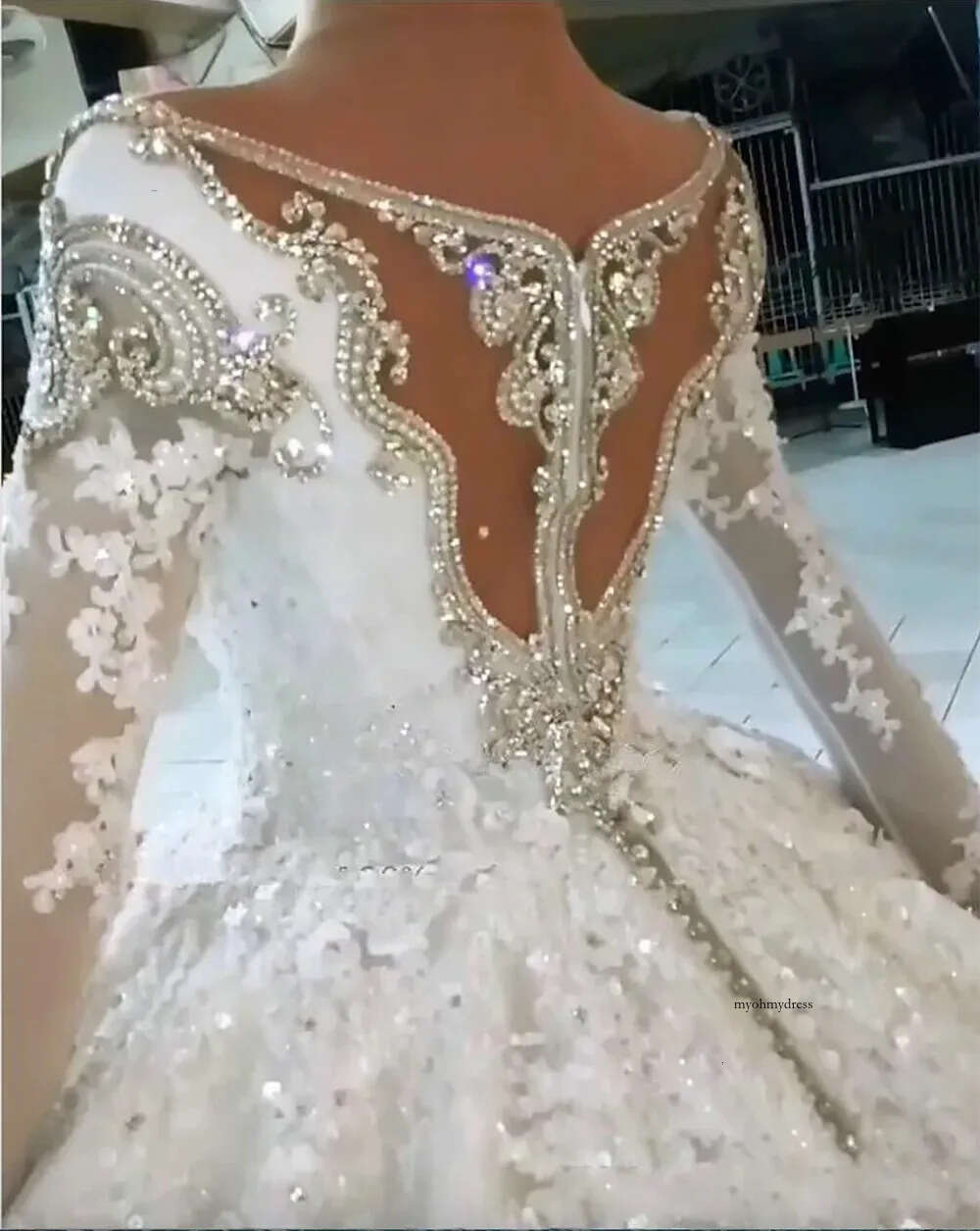 2023 Wedding Dress Beading Lace Flowers Crystal Long Sleeve Scoop Neck Plus Size Bridal Gowns New Arabic Dubai Customed 0509