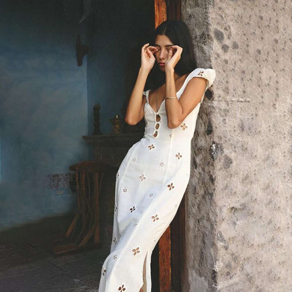New dress niche Hepburn perforated flower shaped women's clothing design with a medium length fishtail skirt F59148