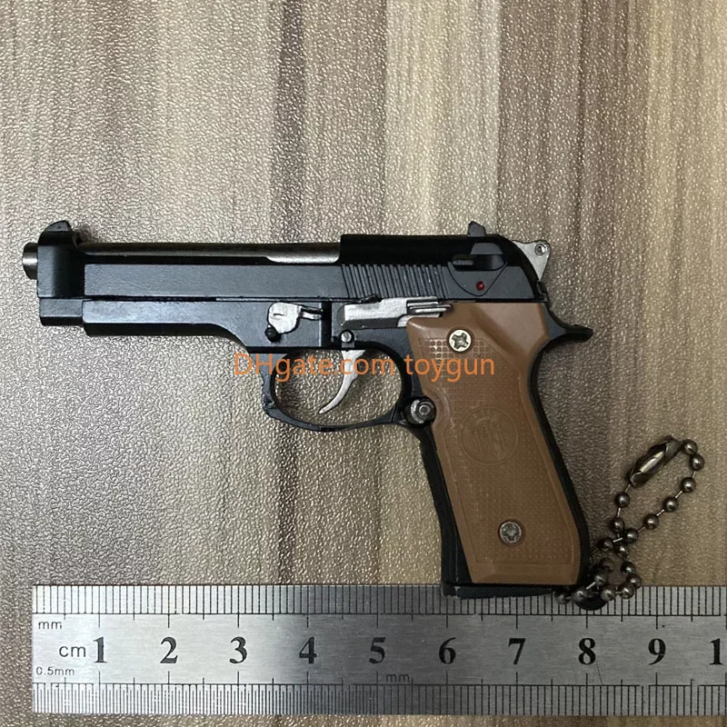 1:3 Scale Alloy M92 Pistol Mini Gun Metal Keychain M92 Pistol Keychain Fidget Toy PUBG Gun Toy Gift Pubg Decoration Toys Gifts for Boys Adult Collecti