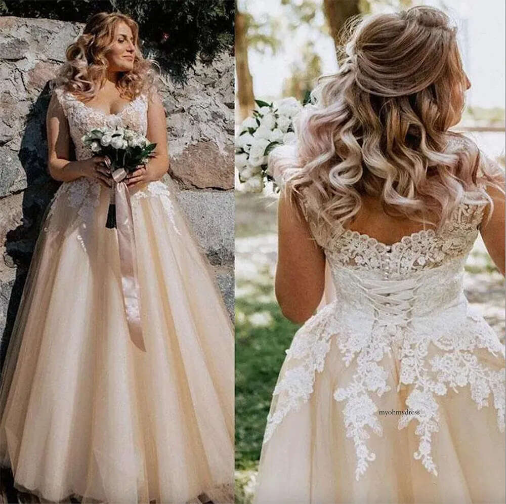 2023 Light Champagne Dresses with Lace Applique Covered Buttons Corset Back Floor Length Tulle Country Wedding Gown vestido de novia 0509
