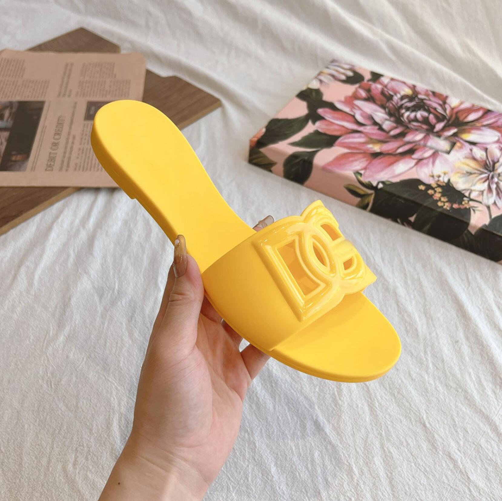 New Women's Summer Casual Sandals Designer Waterproof Jelly Shoes Beach Anti Slip Flat Bottomed Slippers Size 35-41