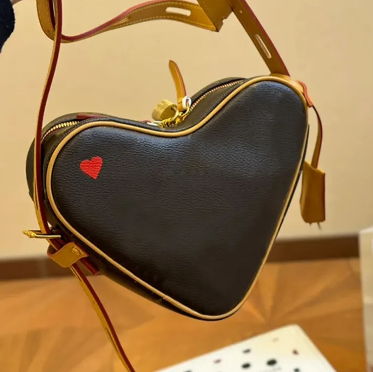 High quality Heart Crossbody Bag Genuine Leather Old Flower Letter Key Lock Buckle Zipper Closure Women Shoulder Bags High Quality Wallets Female Leisure