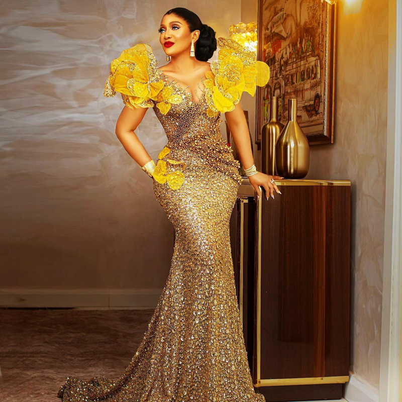 2024 Luxurious Plus Size Gold Prom Dresses for Special Occasions Promdress Illusion Long Sleeves Beaded Lace Flowers Birthday Dress Second Reception G