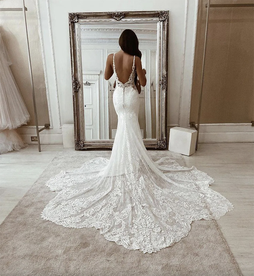 Gorgeous Lace Mermaid Wedding Dresses 2024 Sweep Train Spaghetti Straps Custom Made Plunging V Neck Beach Wedding Gown Vestidos de novia