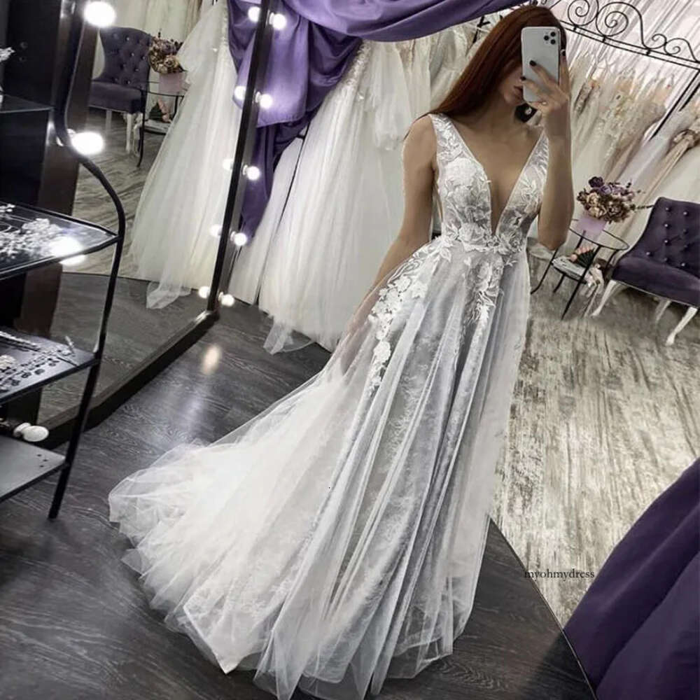 Smoky Gray Boho Lace Wedding Dresses Floor Length V-Neck Appliques Tulle Bridal Gowns Backless Bride Dress For Beach Weddding 0509