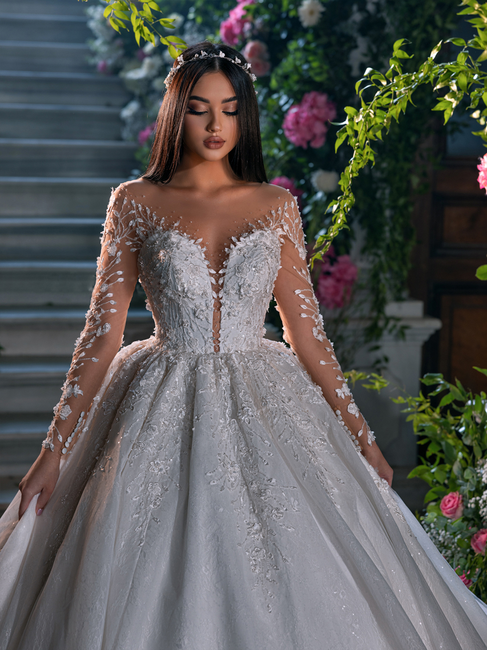 Stunning Lace Sheer V-Neck Ball Gown Wedding Dress Delicate Beading Pearls Lace Full Sleeves Bridal Gowns 2024