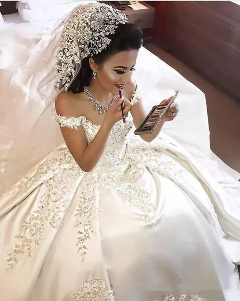 Arabic Dubai Gorgeous Ball Gown Wedding Dresses Beaded Lace Appliques Off The Shoulder Long Satin Princess Bridal Gowns Court Train 2024 White Bride V