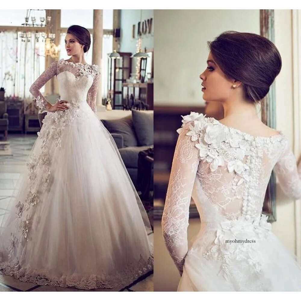 Designer Arabic Dubai Lace Dresses Muslim Long Sleeves A Line Wedding Gown Bateau Flowers Embellishment Modest Bridal Dress 0510