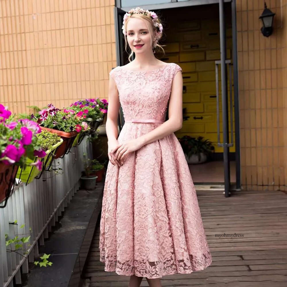Pink Lace Short Evening Prom Dresses Lace-Up Back Homecoming Dress Beaded Pearls Boat Neck Tail Party Gowns Club Wear Tea-Length 0510
